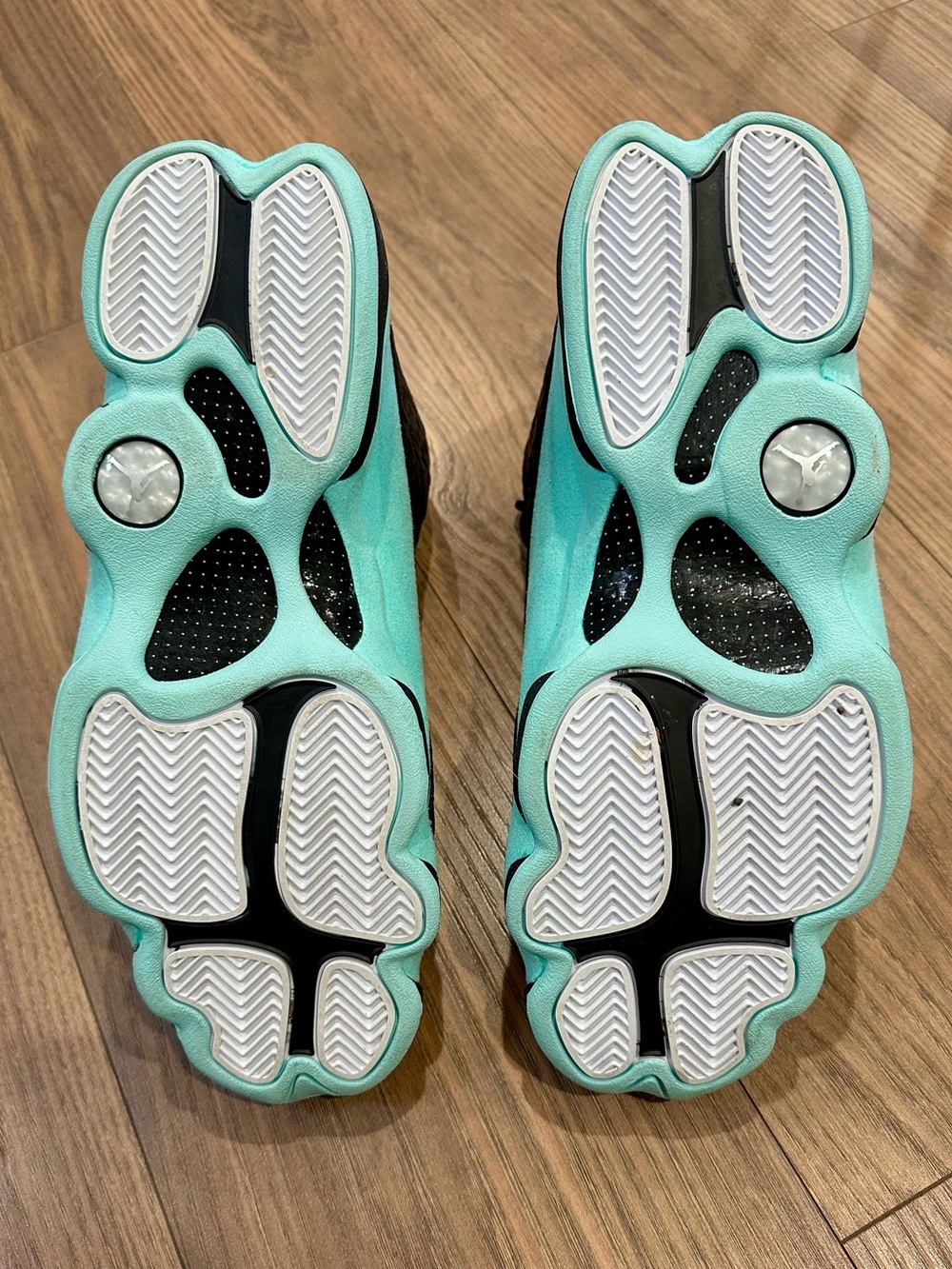 LIKE NEW - Men’s Air Jordan 13 Retro “Black Island Green” - Picture 8 of 10